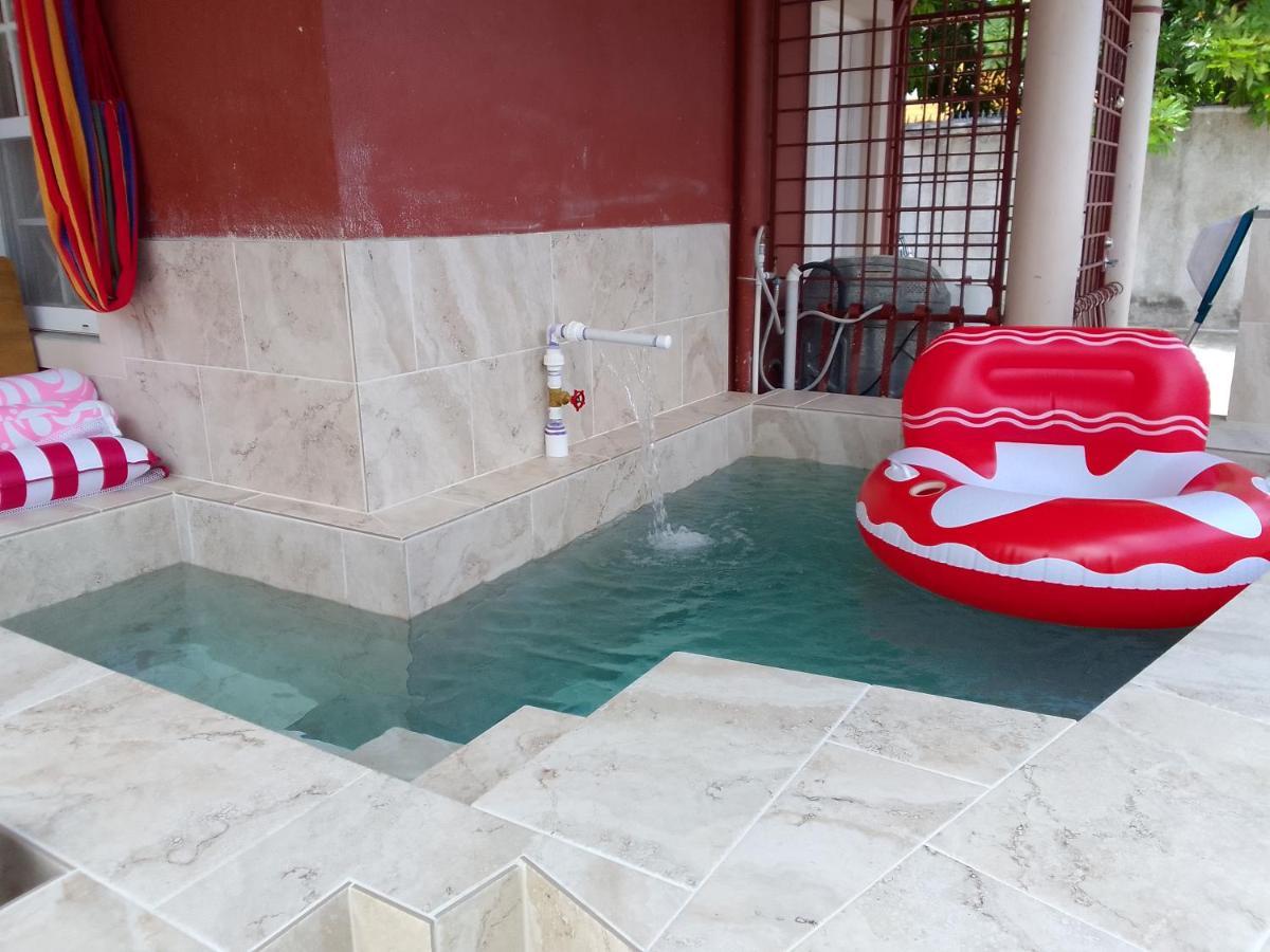 Le Quad - One Bedroom & Studio Apt - Private, Spacious & Secured كينغستون المظهر الخارجي الصورة